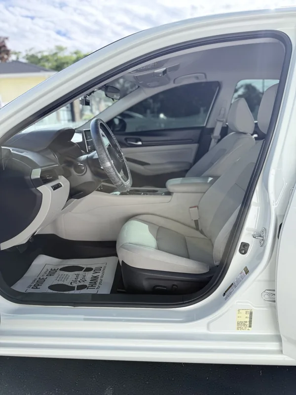 Nissan seat and floor mat detail